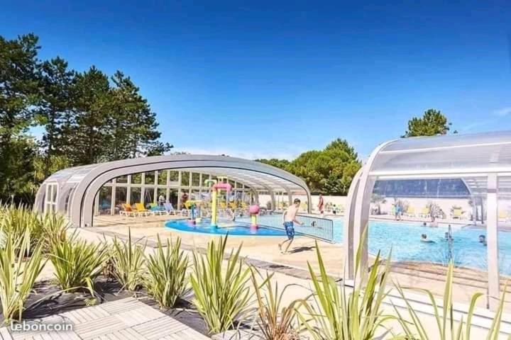 Mobilhome Camping Proche Des Plages Сен-Жан-де-Мон Экстерьер фото